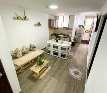 Barrios Unidos House | Habitación con baño compartido