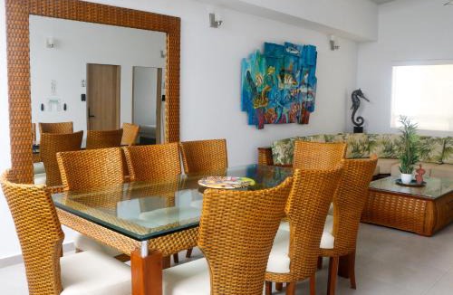 Urbanizacion Eliana House | Habitación de lujo con piscina y jacuzzi en Crespo - 2