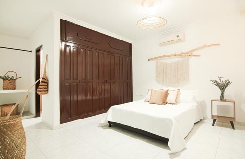 Historic Center House | habitacion privada en apartamento en el centro historico, cerca a la bahía parque de los novios y playa