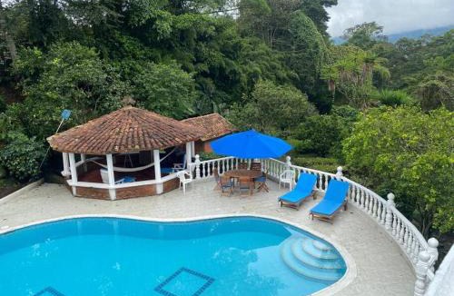 Silvania House | Hermosa Casa Campestre con Piscina y Jacuzzi