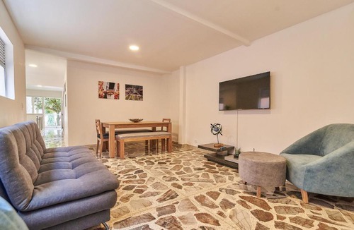 Florida Nueva Apartment | Hermosa casa con terraza en Laureles - Cerca del Estadio y la 70