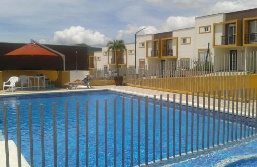 Curiti House | Hermosa casa de 3 habitaciones, con piscina en Curiti