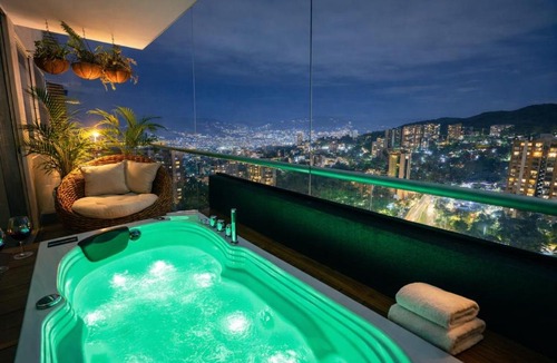 El Tesoro Apartment | High-Rise Luxury with Private Jacuzzi & Skyline