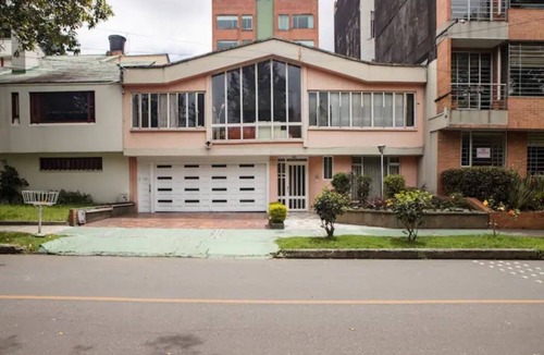Campin House | Historic House's Bedroom w/Garden, Patio, Private Bathroom, Smart TV & Free WiFi