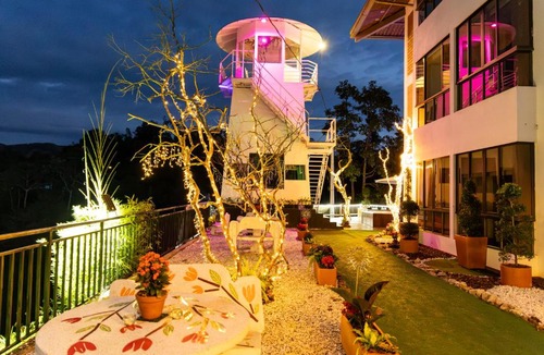 Guatape Hotel | Hotel Bahia Del Faro