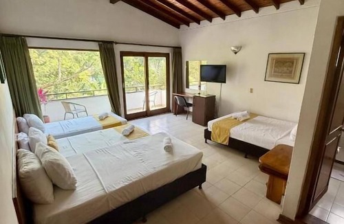 Laureles Hotel | Hotel Balcones de Malibu