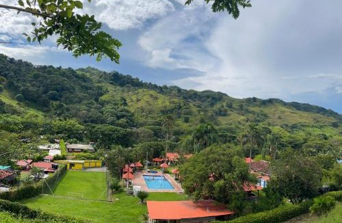 Cartago House | Hotel Loma Bonita