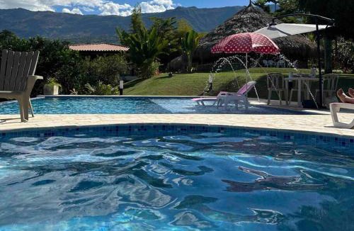 Tamesis House | increible casa de campo con piscina y jacuzzi!