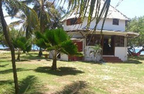Isla Fuerte House | Isla Fuerte House on white sandy beach