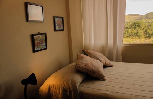 Guatape Cabin | Ivy - with lake view