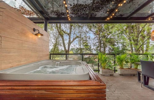 Envigado Apartment | Jacuzzi privado en terraza con BBQ Alto Palmas