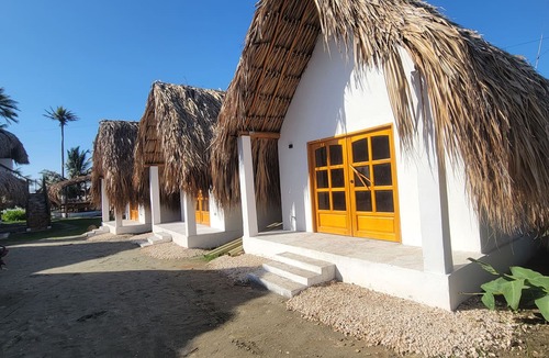 San Bernardo del Viento Cabin | Karpatty Mar: Beachfront Cabins, Restaurant, and Bar (Pets Welcome)