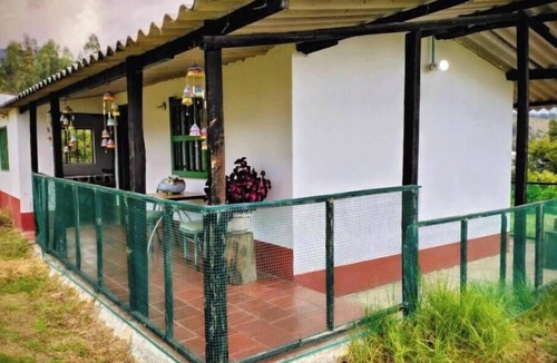 Sutamarchan Cottage | La Riverita Ranch Charming Double Room with Mountain Views
