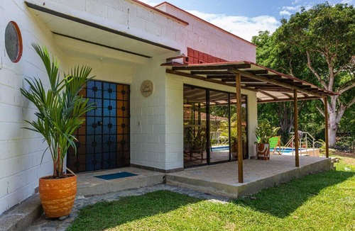 Sopetran Villa | Las Gemelas Farmhouse/House – Pool and Sun for Your Vacation