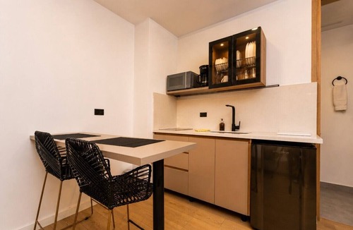 Laureles Apartment | Loft in Laureles - AC fast WiFi & private balcony