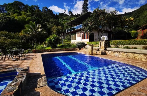 Genova Ski Chalet | Lugar en las montañas piscina, jacuzzi El Vergel