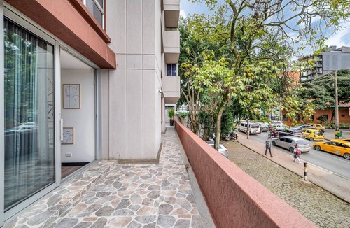 Astorga Apartment | Luxurious apartment with a terrace and a bathtub | Poblado