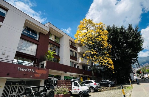 Astorga Apartment | Luxurious apartment with a terrace and a bathtub | Poblado