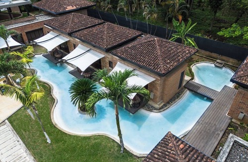 Cali Cottage | Luxury 16-Guest Mansion with Chef Included | Cali