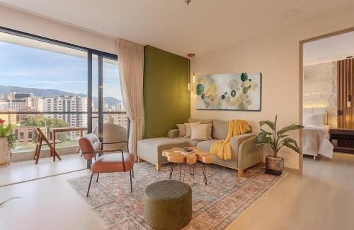 Patio Bonito Apartment | Luxury 2-Bedroom with Balcony & Panoramic City Views in El Poblado
