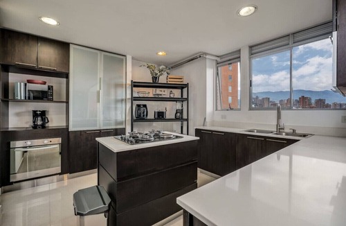 Lalinde Apartment | Luxury 2BR Apt near Provenza