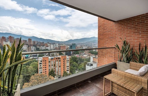 Lalinde Apartment | Luxury 2BR Apt near Provenza