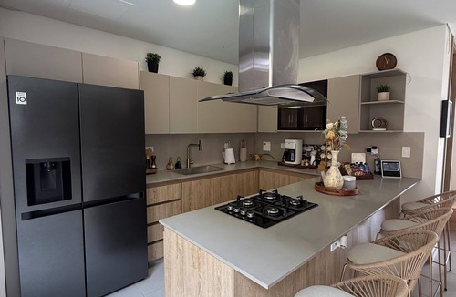 Rionegro House | Luxury 3 -Bedroom Retreat with Private Bathrooms for every room, in Llanogrande.