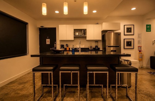 El Poblado Apartment | Luxury 4-Bedroom Stay | Air Conditioning Fast WiFi Best Location (Poblado, Medellín)