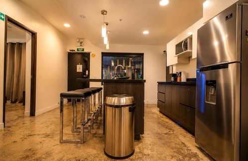 El Poblado Apartment | Luxury 4-Bedroom Stay | Air Conditioning Fast WiFi Best Location (Poblado, Medellín)