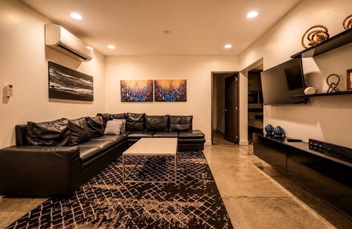 El Poblado Apartment | Luxury 4-Bedroom Stay | Air Conditioning Fast WiFi Best Location (Poblado, Medellín)