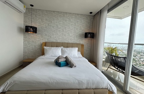 Cartagena District Apartment | Luxury Cartagena 2-Bedroom Apartment with a View | 26th Floor Ocean View & Desk