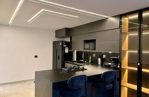 Laureles House | Luxury House w/Jacuzzi/13 px/12 min Provenza, Laureles, Estadio