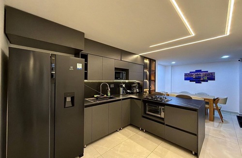 Laureles House | Luxury House w/Jacuzzi/13 px/12 min Provenza, Laureles, Estadio