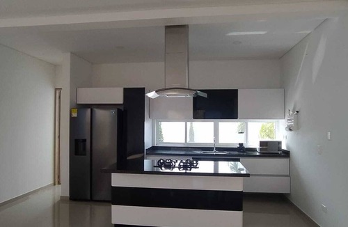 Flandes House | Magnífica casa de 4 dormitorios con aire acondicionado en la vía Flandes Espinal