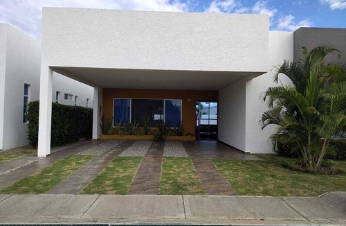 Flandes House | Magnífica casa de 4 dormitorios con aire acondicionado en la vía Flandes Espinal