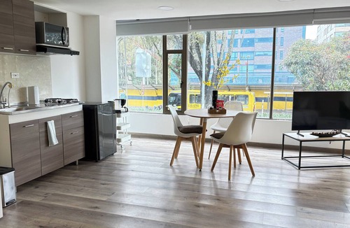 La Gran Via Apartment | Modern Loft near Parque de la 93rd