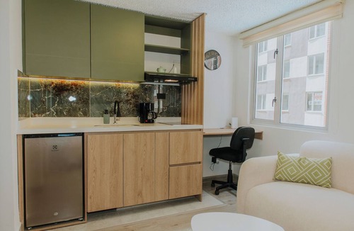 Calle 26 Apartment | Modern Studio Apartment Near the Airport