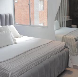 El Tesoro Apartment | Modern Studio in Poblado, Free Parking