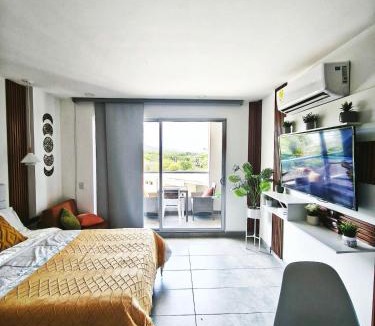 Papare Apartment | Modern suite steps from the sea