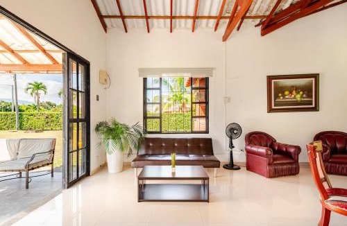 Viterbo Villa | Moderna cabaña en Viterbo con Aire AC y Piscina