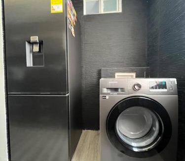 Cali Apartment | Moderno APTO con Vista 5 Estrellas Wifi Fast & CHECK IN AUTONOMO