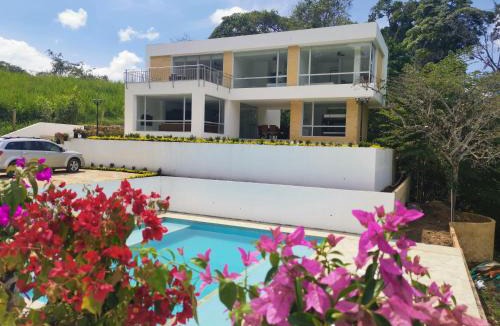 La Mesa House | Montecarlo Club