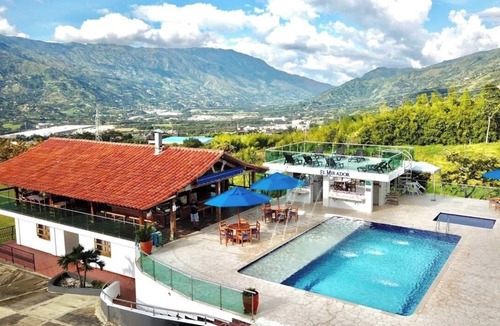 Girardota Hotel | Mountain View