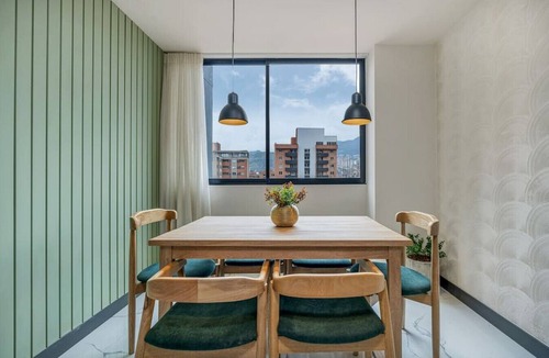 Laureles - Estadio Apartment | New Luxe apt in Laureles with AC and fast Wifi