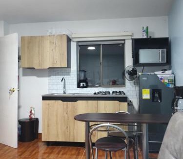 La Castellana House | Nora's Casa de familia Laureles