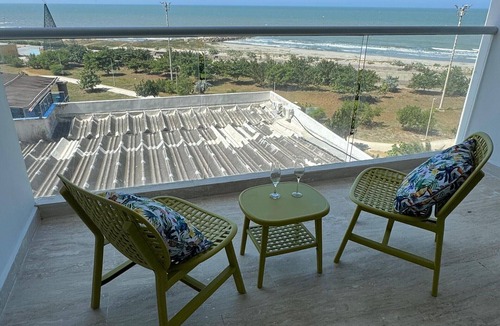 Urbanizacion Eliana House | Ocean view Building with 1 bedroom and AC in peaceful Cartagena de Indias
