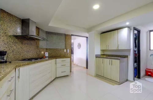 Bocagrande Villa | Oceanfront 4Bdr Triplex PH with Amazing Views!