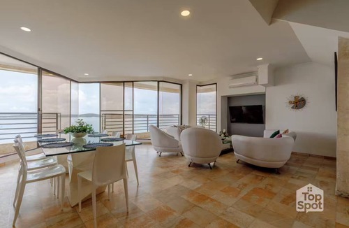 Bocagrande Villa | Oceanfront 4Bdr Triplex PH with Amazing Views!