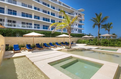 Zona Norte Apartment | Oceanfront condominium with direct beach access Morros IO