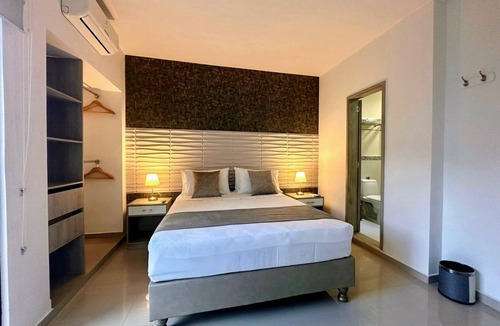 San Antonio Hotel | ON APARTASUITES